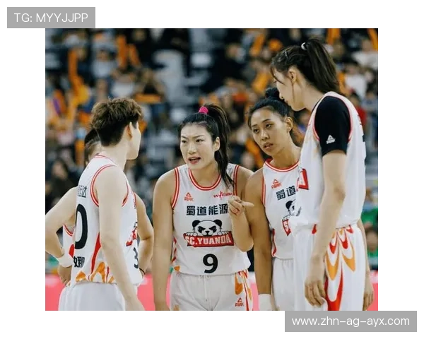 广厦女篮全力争胜，冯欣展现出色防守一度制约对方进攻